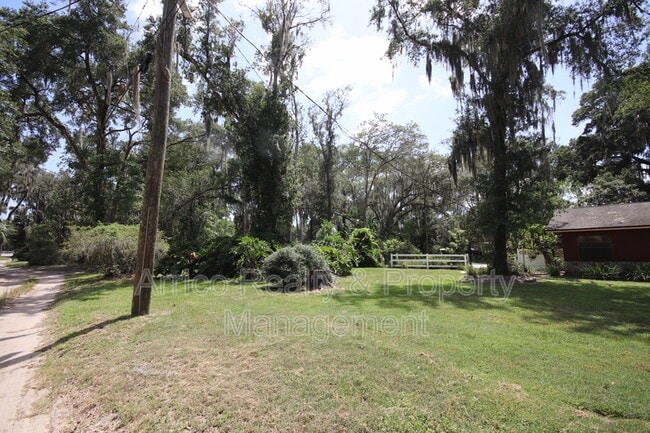 Building Photo - 7121 Lithia Pinecrest Rd
