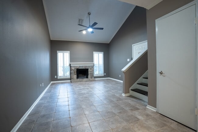 Building Photo - 928 Memorial Village Dr