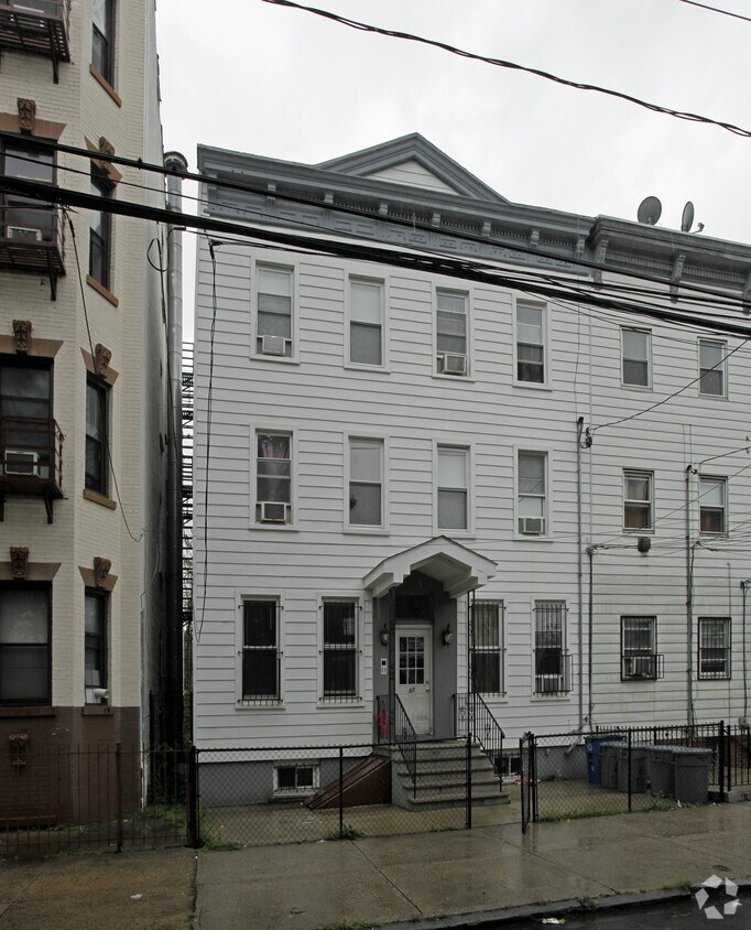 Primary Photo - 62 Tuers Ave