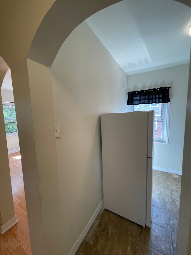 Building Photo - 504 S 41st St