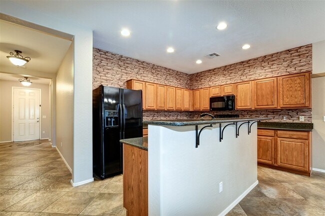 Foto del edificio - 4 bedroom 2 bath home in Highlands Ranch neighborhood in Chino Valley