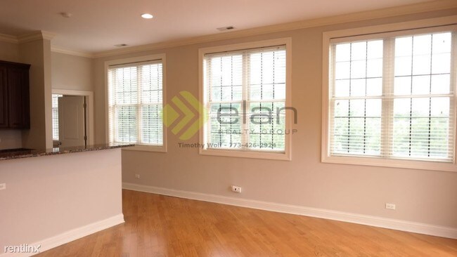 Foto del edificio - 2338 W Morse Ave