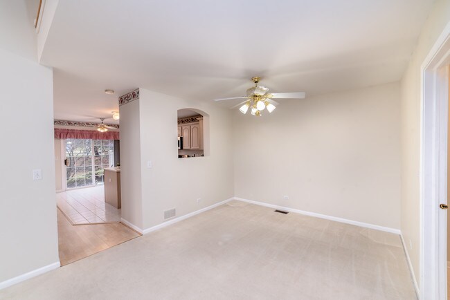 Foto del edificio - 74 Egg Harbour Ct