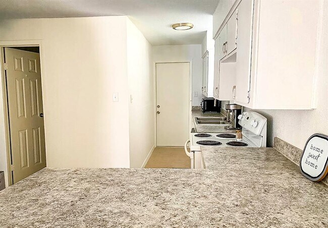 Foto del edificio - 6090 Skylane Dr