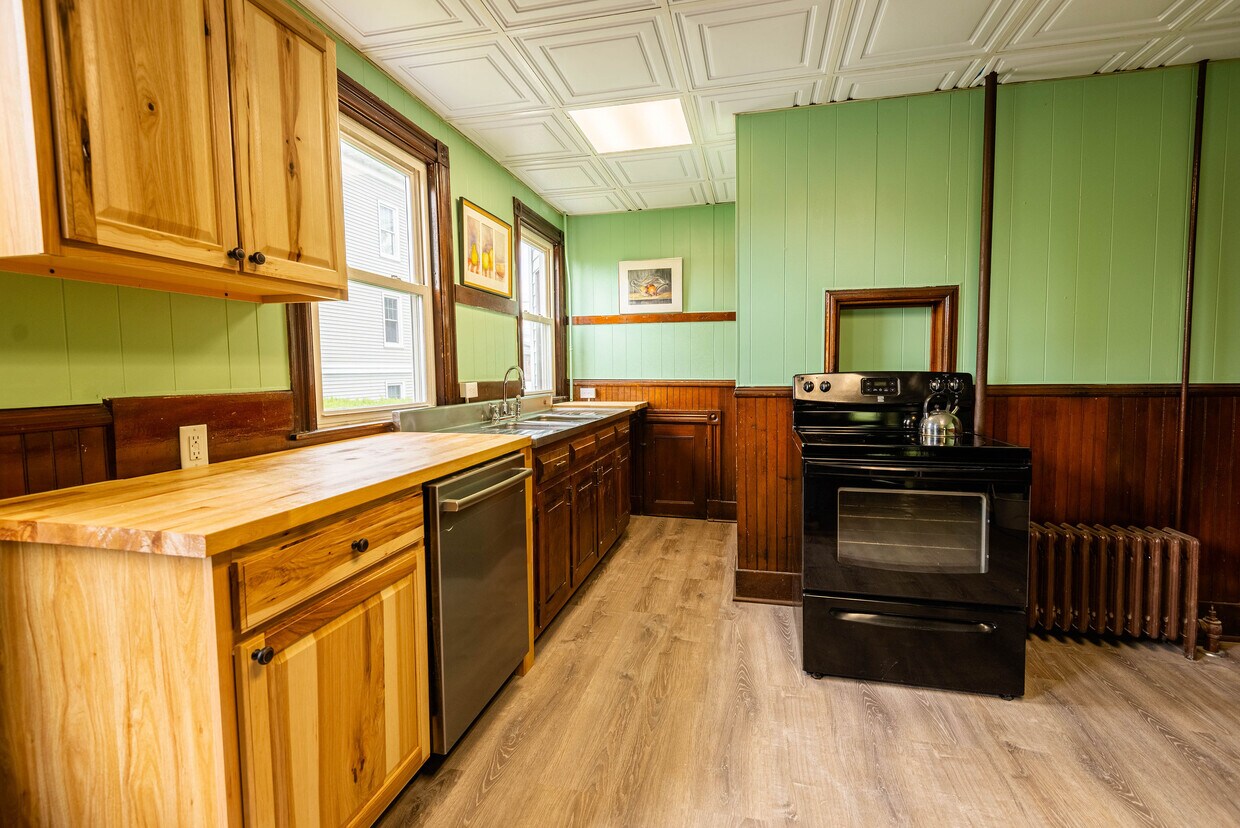 24 Fessenden St, Portland, ME 04103 Townhome Rentals in Portland ME