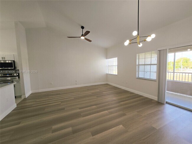 Foto del edificio - 2881 N Oakland Forest Dr