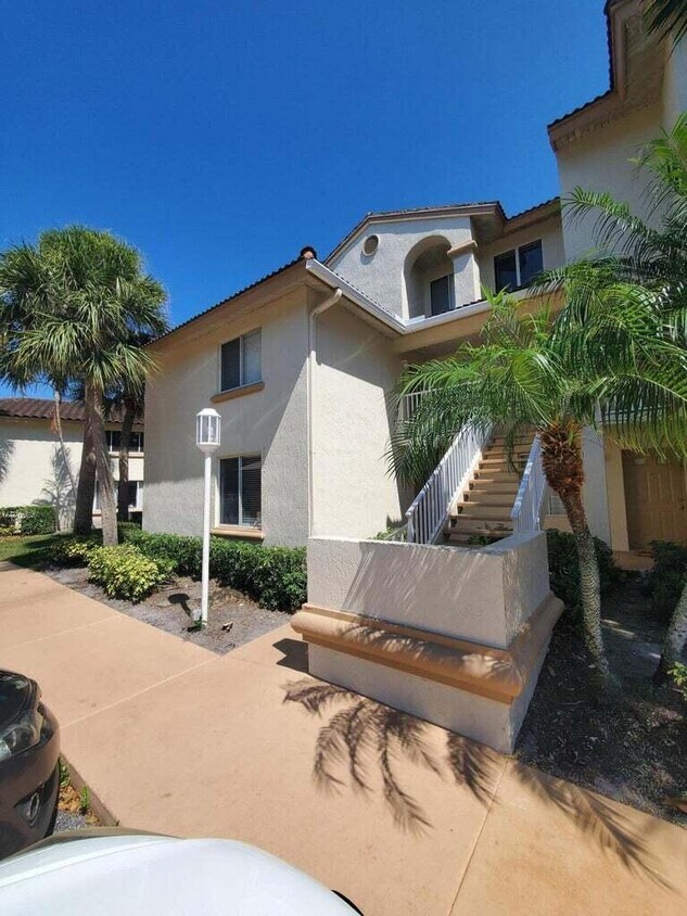 3203 Glenmoor Dr, West Palm Beach, FL 33409 Townhome Rentals in West