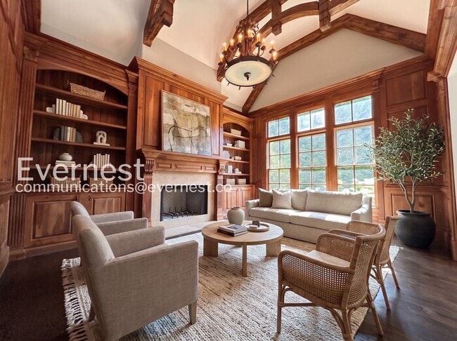 Foto del edificio - 5021 Heatherwood Ct