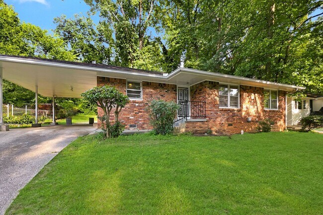 Building Photo - 2798 Dearwood Dr SW