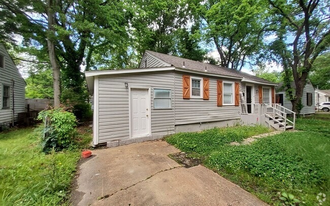 Building Photo - Welcome to our charming 3 bedroom, 1 bathr...