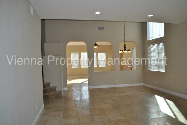 Building Photo - 4202 Mockingbird Ct