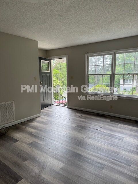 Building Photo - 54 Greenwood Dr