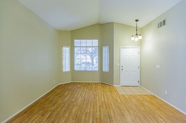 Building Photo - 1 Story home located in Silverado Ranch