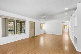 Building Photo - 313 Pine Ridge Cir