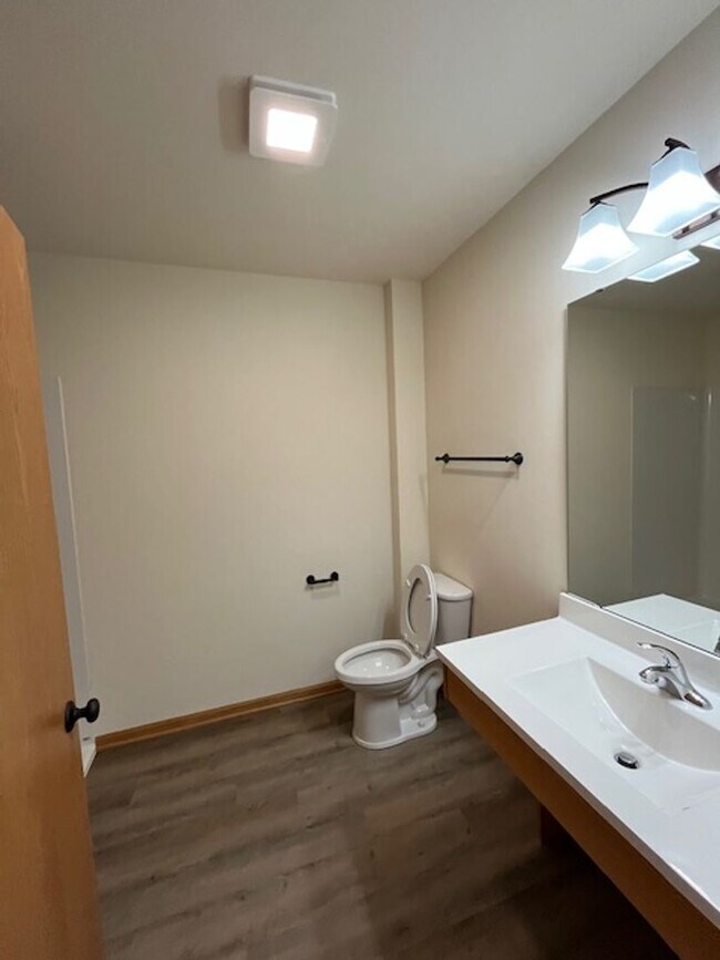 Foto del edificio - 312 Woodcrest Ln