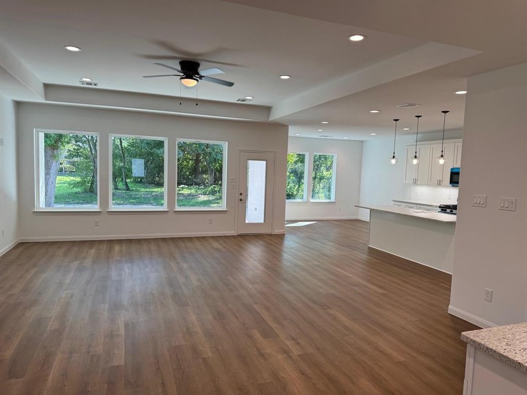 Foto principal - 6405 Carver Ave