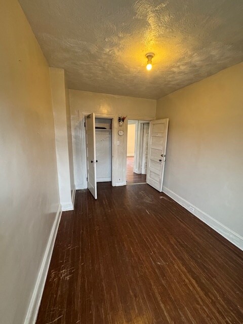 Foto del edificio - 2843 W Garrison Ave