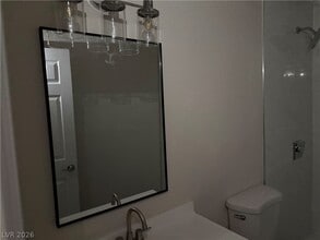 Building Photo - 530 Elm Dr
