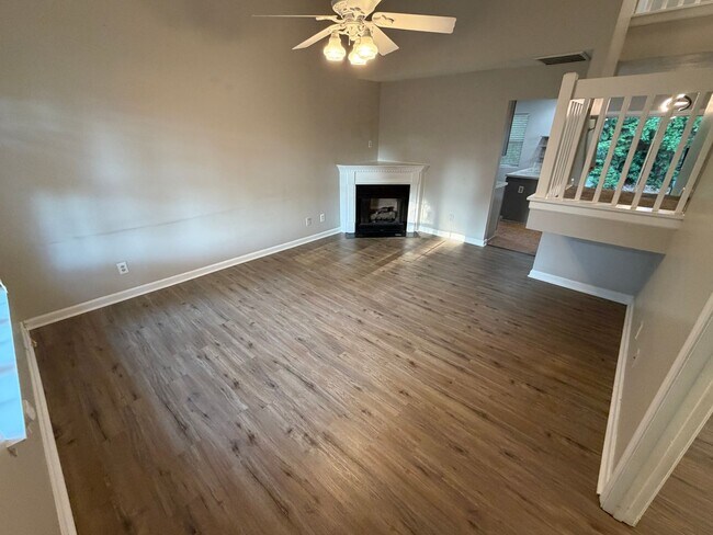 Foto del edificio - Beautiful 3-bedroom, 2.5-bathroom townhome