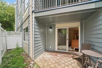 Building Photo - 3045 20th Ave W