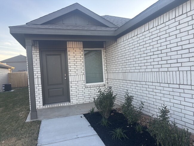 Building Photo - 25425 Carnation Ct