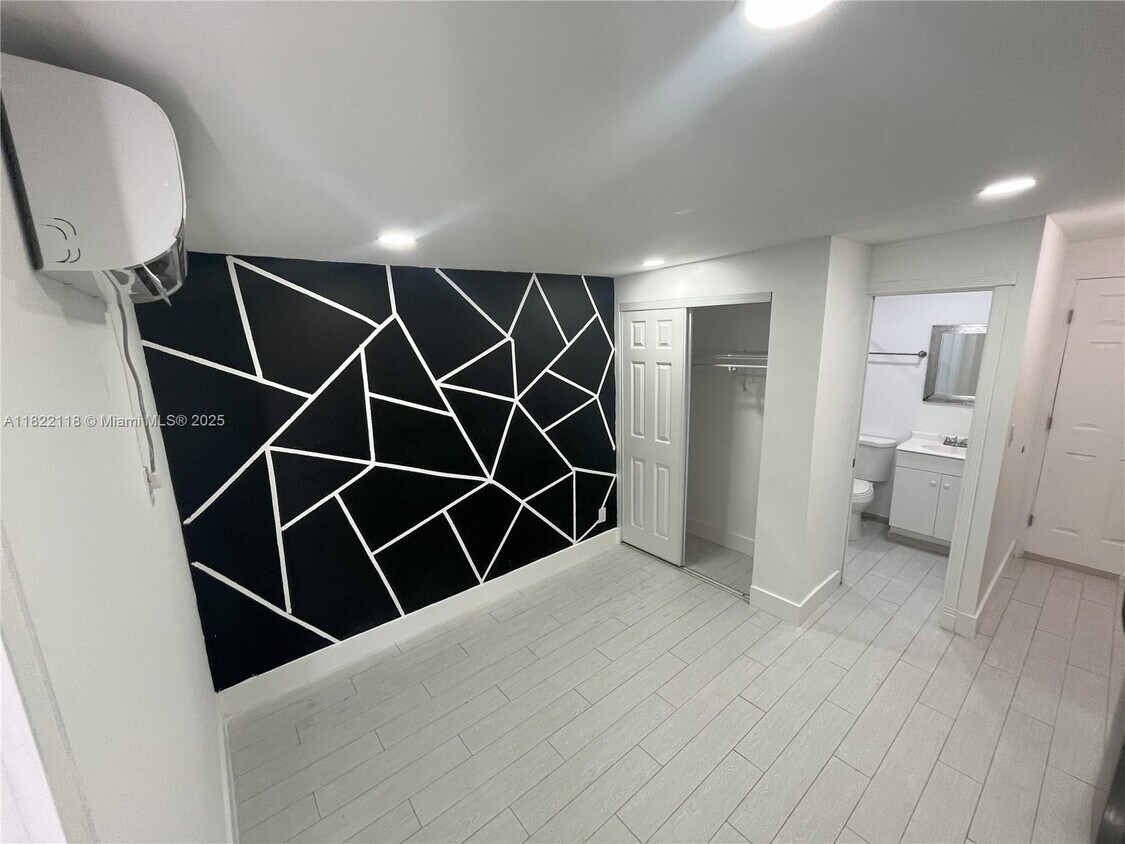 Foto principal - 5803 Buchanan St