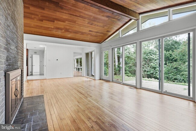 Foto del edificio - 8804 Mansion Farm Pl