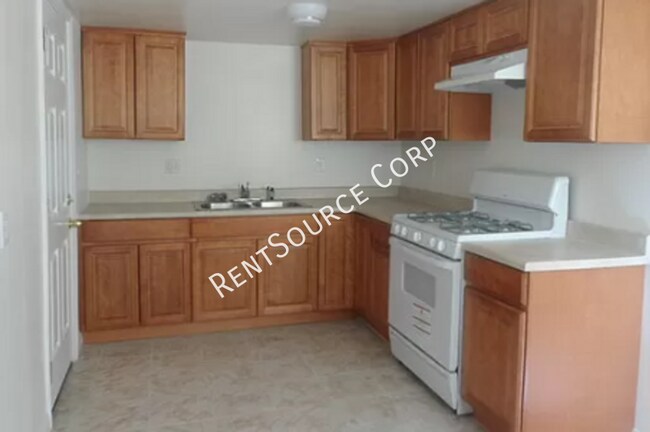 Building Photo - 3 Bedroom Home for Rent in Barstow