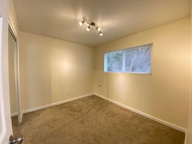 Foto del edificio - Beautifully remodeled 2 bedroom, 1.5 bathr...