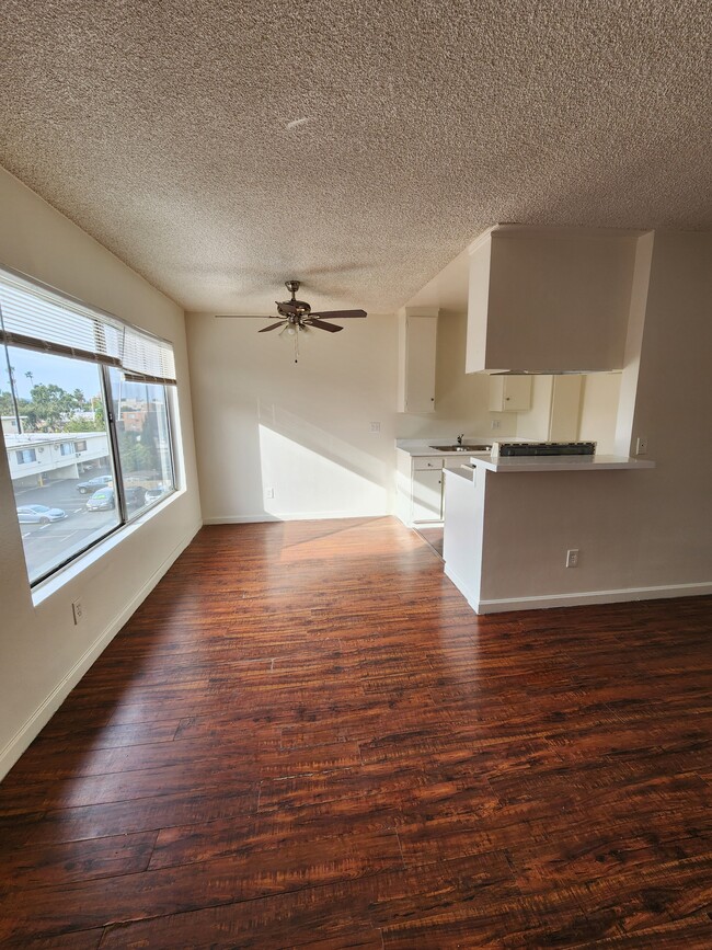 Dining Room - 6833 Sepulveda Blvd