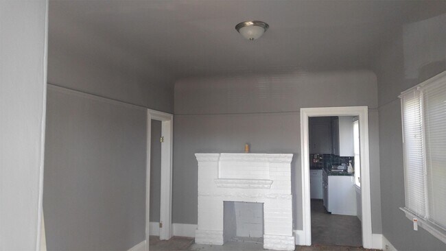 Foto del edificio - 4016 Penniman Ave