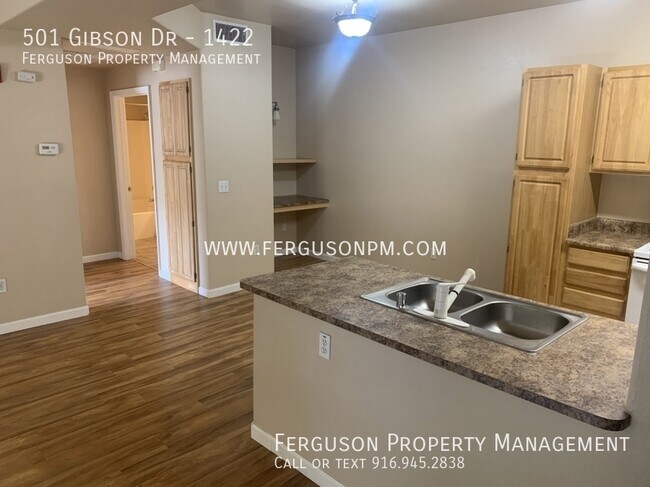 Building Photo - Fantastic Two Bedroom Condo with Detached ...