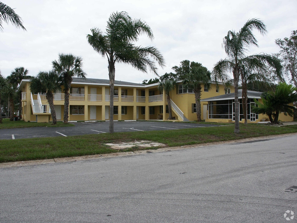 The Plantation At Edgewater Dr Apartments in Clearwater, FL