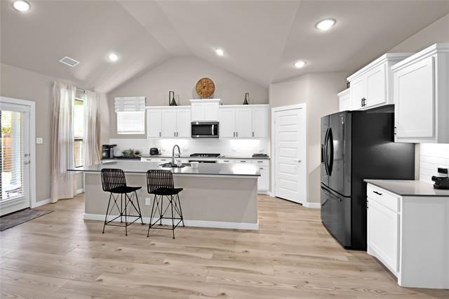 Building Photo - 1901 Crestwood Ln