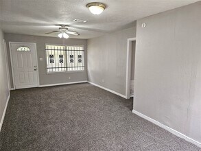 Building Photo - 5902 Pershing St