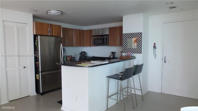 Building Photo - 2 br, 2 bath Condo - 300 S Biscayne Blvd A...