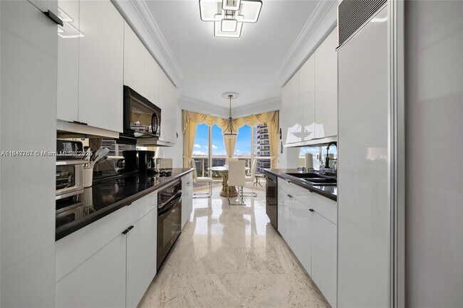 Foto del edificio - 3200 N Ocean Blvd