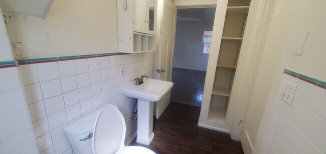 Building Photo - 1324 Ellis 6Bd/2Ba $4630 SEPTEMBER