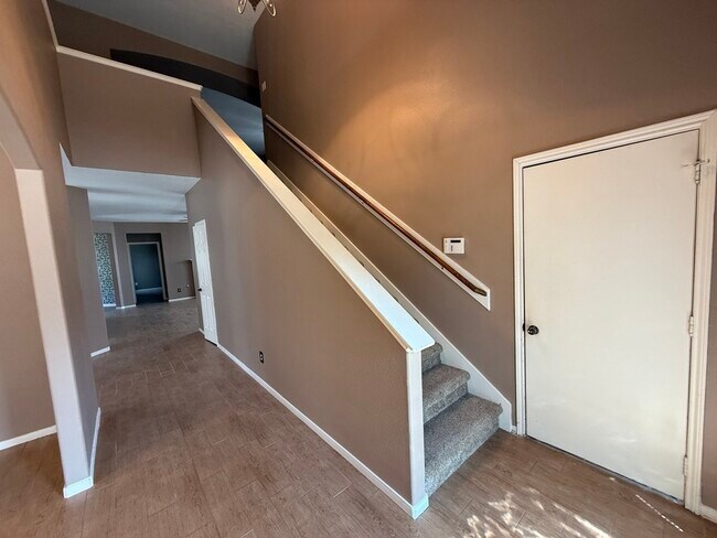 Building Photo - 2211 Cambridge Dale Ct