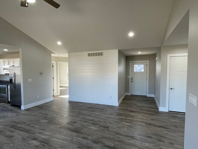 Foto del edificio - Built in 2020! 3 Bed 2 Bath w/ FENCE and UF Walk Out Basement