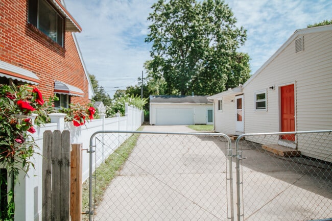 Building Photo - 5512 Harschel Dr
