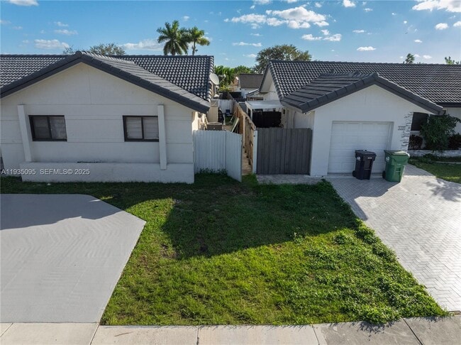 Building Photo - 3219 SW 141st Ave