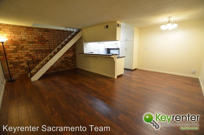 Building Photo - 2 br, 1 bath House - 9037 Casals St #2