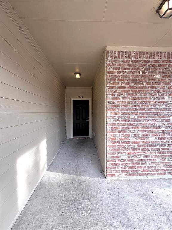 Foto del edificio - 908 Sterling Creek Cir