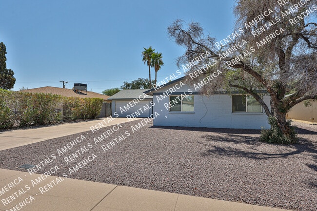 Building Photo - 3614 S Newberry Rd