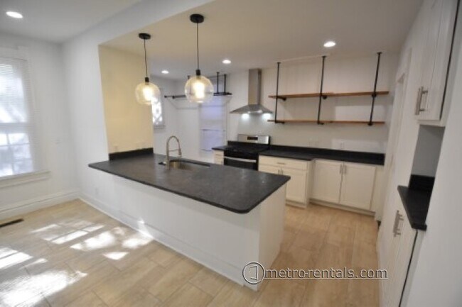 Cocina - 369 E Oakland Ave