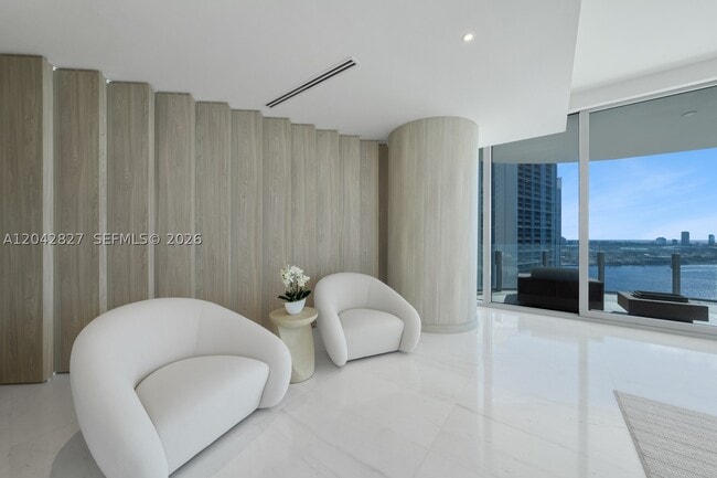 Foto del edificio - 300 Biscayne Blvd