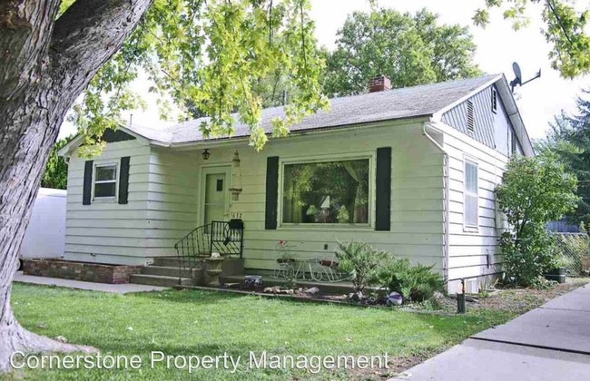 Building Photo - 632 Almond St