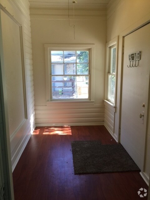 Building Photo - 1309 Maple St