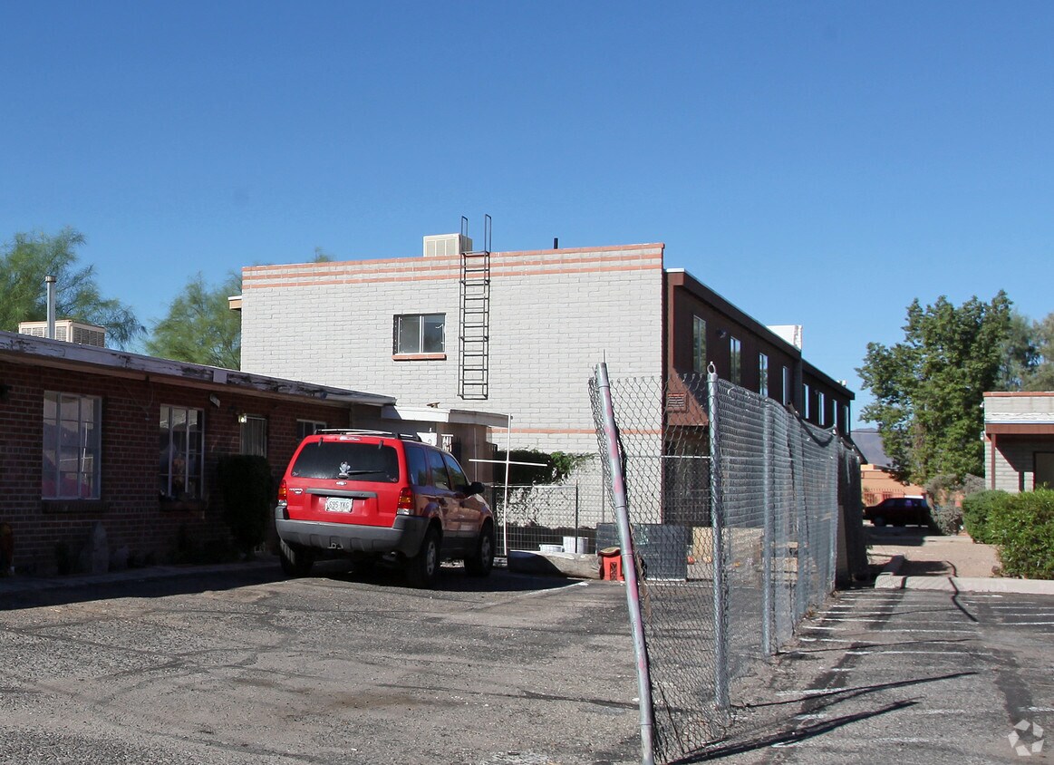 Foto del edificio - 2540 N Balboa Ave